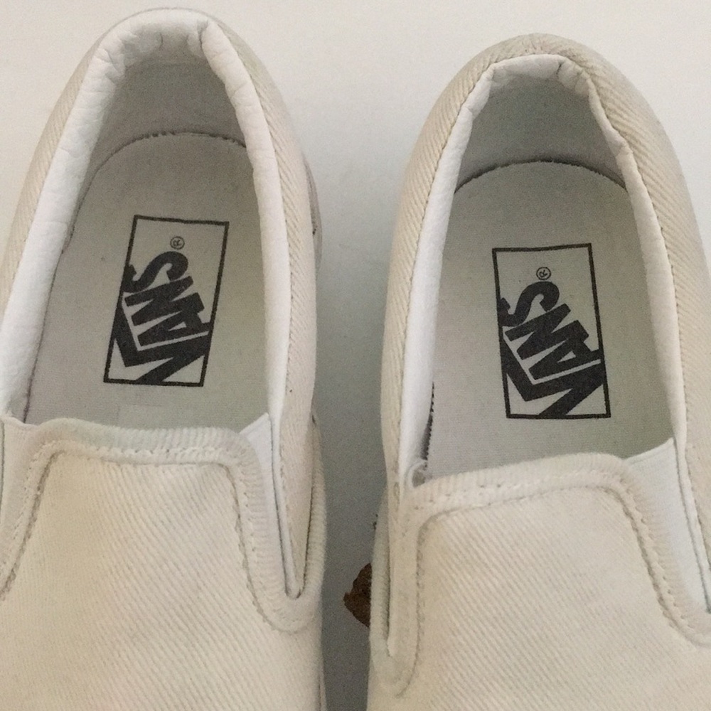 VANS SLIP ON OFF WHITE SIDE 7.5 have some yellow stains